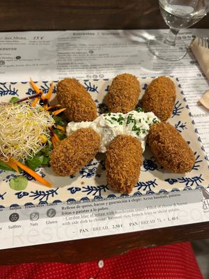 Croquetas de setas  at Hicuri in Granada