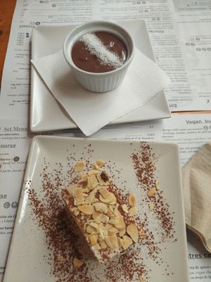 Cocoa creme and tiramisu at Hicuri in Granada