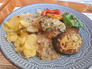 Cordon blue de seitan at Hicuri in Granada