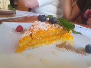 Tarta de zanahoria at Hicuri in Granada