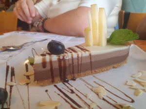 Tarta tres chocolates at Hicuri in Granada