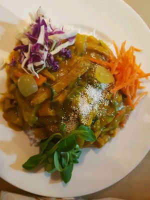 seitan coconut  curry with basmati rice  at Hicuri in Granada