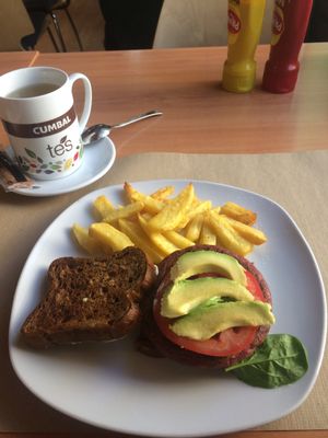 gluten free burger at Hicuri in Granada