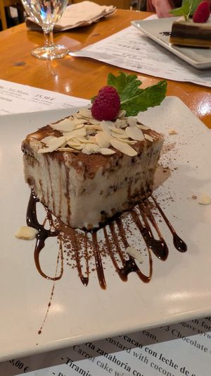 Tiramisú de almendras at Hicuri in Granada