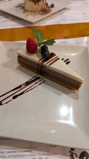 Tarta de tres chocolates at Hicuri in Granada