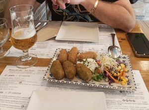 Croquetas de shiitake y de espinacas at Hicuri in Granada