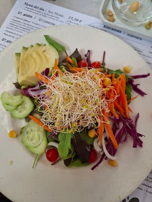 Ensalada de la casa at Hicuri in Granada