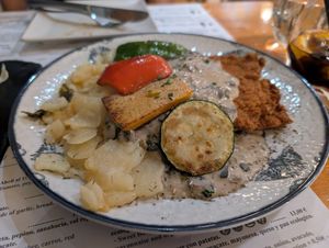 Cordon Bleu with scalloped potatoes at Hicuri in Granada