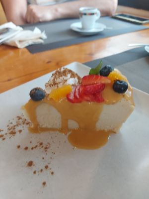 Tarta de yogur at Hicuri in Granada