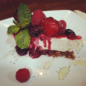 Raw vegan cheesecake with berries at Hicuri in Granada