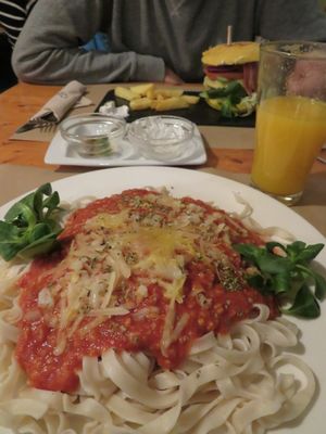 Tagliatella bolognese and Hicuri burger 

 at Hicuri in Granada