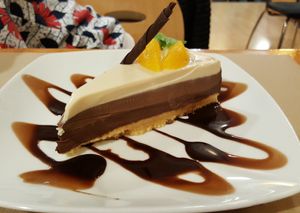 Tarta tres chocolates at Hicuri in Granada