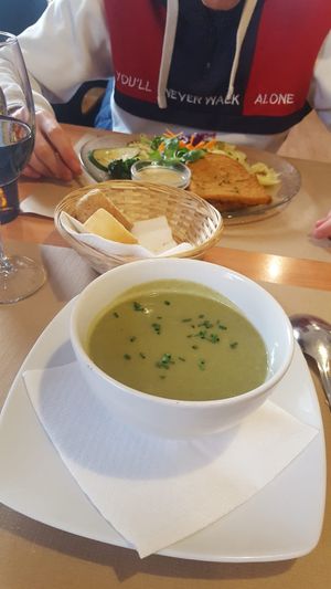 Very creamy green soup of the day at Hicuri in Granada