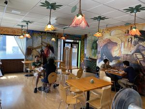 Ambiente a las 16:20, cierra a las 16:30 y vuelve a abrir de noche  at Hicuri in Granada