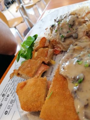 Cordón blue de seitán apreciación at Hicuri in Granada