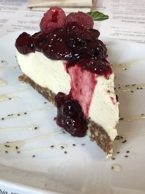 Tarta de queso raw %100 vegetal at Hicuri in Granada