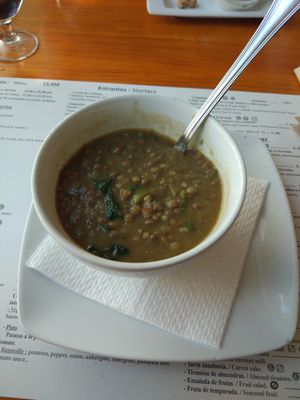 Lentejas con espinacas at Hicuri in Granada