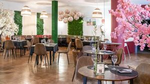 Valencia at Saigon Delice Restaurant in Valencia