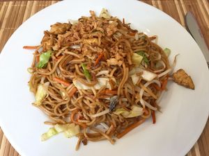 Noodles with tofu and vegetables at Loving Hut in Hamburg