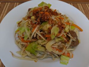 Vietnamese noodles lunch special at Loving Hut in Hamburg