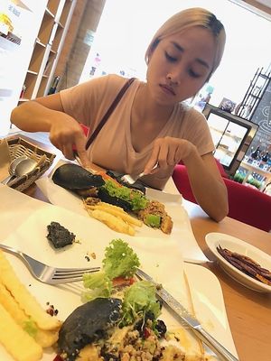 Im hungry yo, I ate here for breakfast, lunch and dinner (:  at LN Fortunate Coffee - Solaris Mont Kiara in Kuala Lumpur