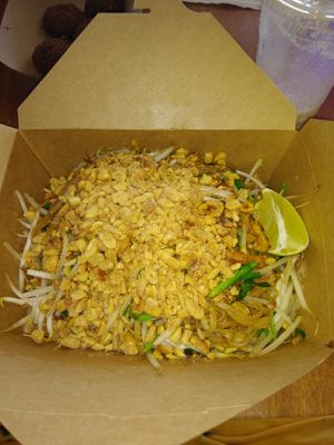 Pad Thai at Screaming Carrots in Hallandale Beach