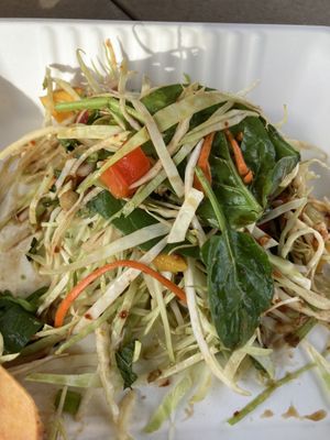 Thai mango salad 🥗🤤 at Screaming Carrots in Hallandale Beach
