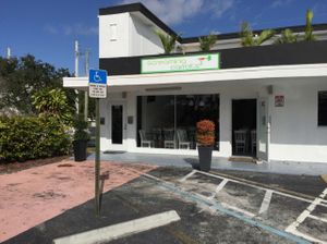 screaming carrots at Screaming Carrots in Hallandale Beach