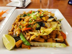 thai drunken noodles at Screaming Carrots in Hallandale Beach