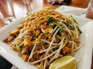 pad-thai at Screaming Carrots in Hallandale Beach