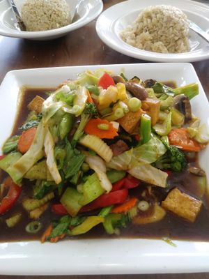 Stir fry veggies with tofu at Screaming Carrots in Hallandale Beach