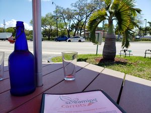 Outside seating at Screaming Carrots in Hallandale Beach