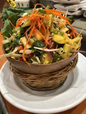 Thai Mango salad at Screaming Carrots in Hallandale Beach