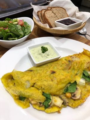 chickpea omelet breakfast set at Screaming Carrots in Hallandale Beach