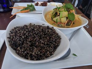 Curry with red quinoa at Screaming Carrots in Hallandale Beach