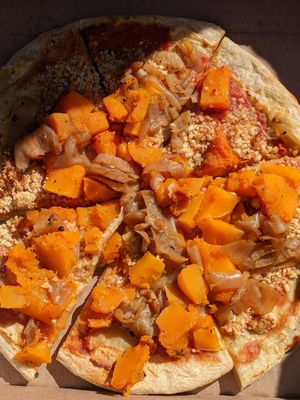 Vegetable pizza at Fruitive - Palmer Alley in Washington