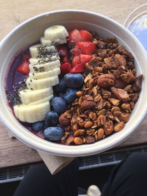 Antioxidant bowl at Fruitive - Palmer Alley in Washington