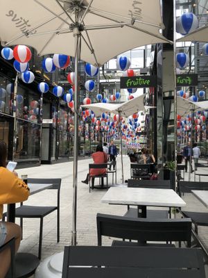 Very nice outdoor seating with hundreds of colorful beach balls at Fruitive - Palmer Alley in Washington