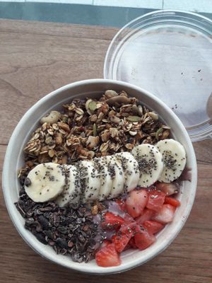 PB no J bowl: acai, bluebs, PB topped with granola, chia seeds, nana, strawbs, cacao nibs. 9/10 at Fruitive - Palmer Alley in Washington