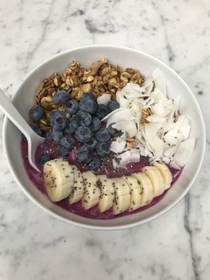 Super berry bowl at Fruitive - Palmer Alley in Washington