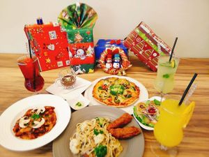 Wonderful Christmas Theme Set
period:23/12/2016-31/12/2016
Each set serves with a Garden Salad, Main Course, Homemade Desserts and a themed mocktail.
☆Red Christmas Set
☆Green Christmas Set
☆Golden Christmas Set at Fresh Moment in Penang