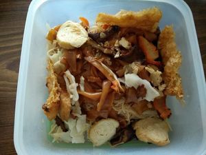 noodles,  vermicelli and fried items  at Delicious Vegetarian Food 好味斋 in Northeast Singapore