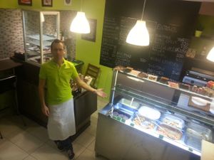 Várunk mindenkit sok szeretettel, vegán és vegetáriánus meleg ételekkel és vegán süteményekkel. at Ganesha Vega Etelbar in Budapest