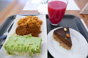Raw vegan lunch at Veggie Nyers in Budapest