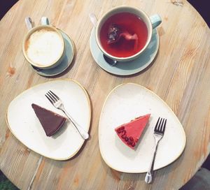 Hot beverages and delicious raw vegan cheesecakes. at Veggie Nyers in Budapest