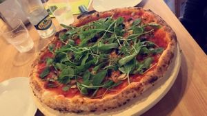 Vegan pizza at Mano a Mano in Murcia