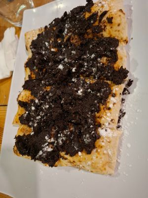 Pizza with chocolate vegan at Mano a Mano in Murcia