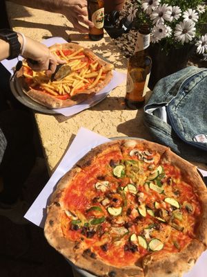 Vegan pizzas at Mano a Mano in Murcia