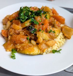 Moroccan root vegetables with bulgur at Smaki Roslinne in Krakow