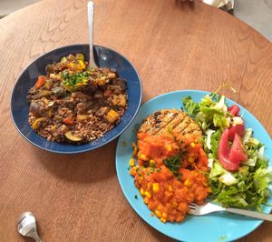 Two main dishes. The right one quite spicy at Smaki Roslinne in Krakow